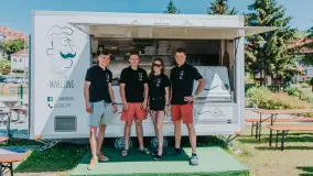 Pizzeria Marconi: Miejsce, Gdzie Smak Włoch Spotyka Się z Młodzieńczą Pasją - zdjęcie 3