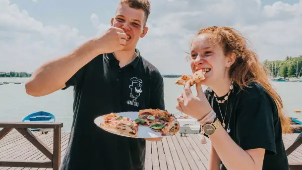 Pizzeria Marconi: Miejsce, Gdzie Smak Włoch Spotyka Się z Młodzieńczą Pasją - zdjęcie 2