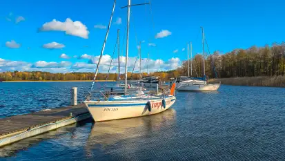 Łabędzi Ostrów w Pięknej Górze w jesiennych barwach