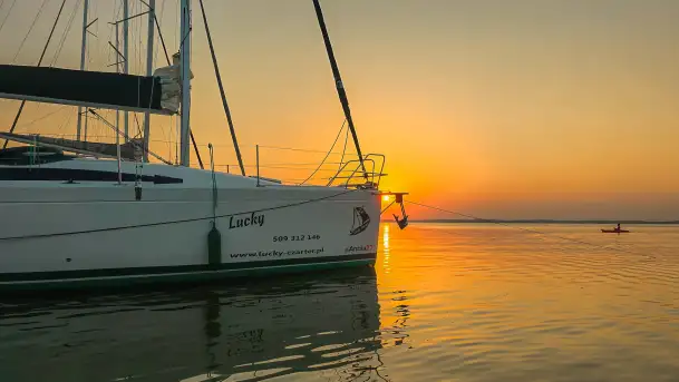 Zachód słońca nad Darginem złapany z wody, wrzesień 2024 r.