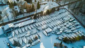 Jezioro Kisajno, Tajty, Piękna Góra w zimowej scenerii z drona - zdjęcie 8