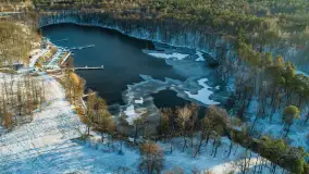 Jezioro Kisajno, Tajty, Piękna Góra w zimowej scenerii z drona - zdjęcie 7