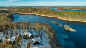 Jezioro Kisajno, Tajty, Piękna Góra w zimowej scenerii z drona - zdjęcie 34