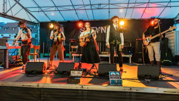 Grają na Mazurach, koncert Zrefowani, Nowy Sztynort