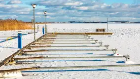 Niedzielne, zimowe popołudnie w Wilkasach nad Niegocinem, luty 2025 r. - zdjęcie 45