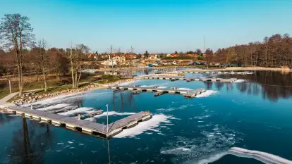 Przystań Nautica w zimowej scenerii, luty 2025 r.