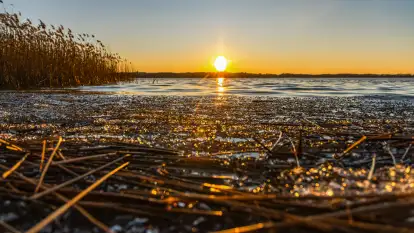 Zachód słońca nad jeziorem Mamry, Zwierzyniecki Róg, marzec 2025 r.