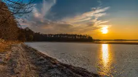 Zachód słońca na Fuledzie, jezioro Dobskie, marzec 2025 r. - zdjęcie 2