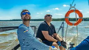 Lipcowe żeglowanie podczas szkoleń żeglarskich na Jezioraku - zdjęcie 6