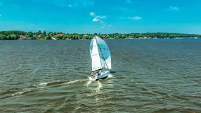 Lipcowe żeglowanie podczas szkoleń żeglarskich na Jezioraku - zdjęcie 22