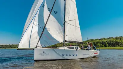 Szaleństwa pod trzema żaglami z Jeziorak Jacht Club