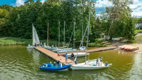 Młodzi adepci żeglarstwa nad jeziorem Dadaj - Rumszewicz Sailing - zdjęcie 46