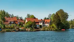 Jezioro Czos, Mrągowo widziane z wody, maj 2025 r. - zdjęcie 6