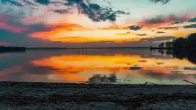 Zachód słońca nad jeziorem Niegocin, Bystry, dzika plaża, kwiecień 2025 - zdjęcie 16