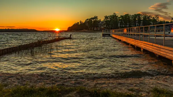 Zachód słońca nad zatoką Tracz i jeziorem Kisajno