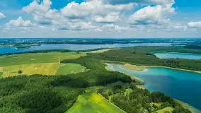 Jezioro Harsz położone blisko północnych szlaków WJM z drona - zdjęcie 8