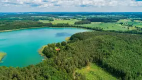 Jezioro Harsz położone blisko północnych szlaków WJM z drona - zdjęcie 24