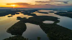 Zachód słońca nad jeziorem Kisajno, Łabędzi Ostrów, lipiec 2025 r. - zdjęcie 12