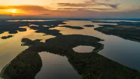 Zachód słońca nad jeziorem Kisajno, Łabędzi Ostrów, lipiec 2025 r. - zdjęcie 17