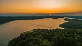 Zachód słońca nad jeziorem Kisajno, Łabędzi Ostrów, lipiec 2025 r. - zdjęcie 13