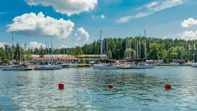 Niedzielny poranek w porcie AZS Wilkasy nad Niegocinem, lipiec 2025 r. - zdjęcie 21