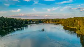 Jezioro Nidzkie i przystań OW Wodnik na fotkach  z drona, sierpień 2025 r. - zdjęcie 11