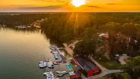 Jezioro Nidzkie i przystań OW Wodnik na fotkach  z drona, sierpień 2025 r. - zdjęcie 16