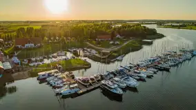 Wieczór w Marinie Górkło z drona, koniec lipca 2025 r. - zdjęcie 1