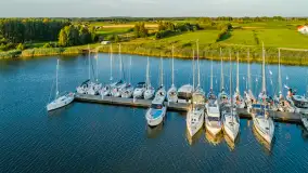 Wieczór w Marinie Górkło z drona, koniec lipca 2025 r. - zdjęcie 15