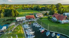 Wieczór w Marinie Górkło z drona, koniec lipca 2025 r. - zdjęcie 22