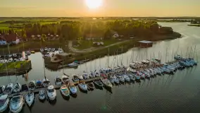 Wieczór w Marinie Górkło z drona, koniec lipca 2025 r. - zdjęcie 13
