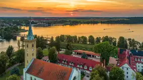 Mikołajki po zachodzie słońca z drona, sierpień 2025 r. - zdjęcie 17