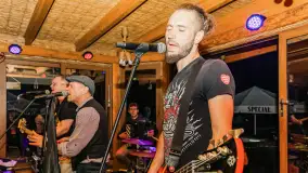 Jack Sparrow Band w tawernie Rozbitek, sierpień 2025 r. - zdjęcie 13