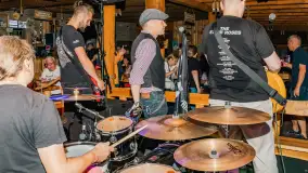 Jack Sparrow Band w tawernie Rozbitek, sierpień 2025 r. - zdjęcie 17