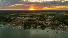 Ryn z lotu ptaka o zachodzie słońca, sierpień 2025 r. - zdjęcie 1