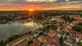 Ryn z lotu ptaka o zachodzie słońca, sierpień 2025 r. - zdjęcie 36