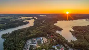 Zachód słońca z drona nad jeziorem Tajty i Piękną Góra, sierpień 2025 r. - zdjęcie 8