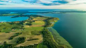 Mamry, Węgorapa i Węgorzewo w tle z drona, sierpień 2025 r. - zdjęcie 3