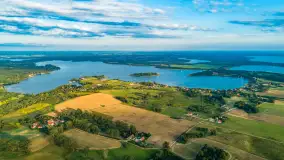 Mamry, Węgorapa i Węgorzewo w tle z drona, sierpień 2025 r. - zdjęcie 5