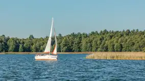 Żagle i ruch na jeziorze Kisajno, ostatnie dni lata, wrzesień 2025 r. - zdjęcie 3
