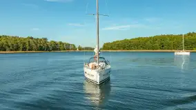 Żagle i ruch na jeziorze Kisajno, ostatnie dni lata, wrzesień 2025 r. - zdjęcie 41