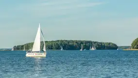 Żagle i ruch na jeziorze Kisajno, ostatnie dni lata, wrzesień 2025 r. - zdjęcie 49