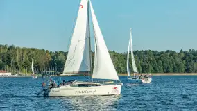 Żagle i ruch na jeziorze Kisajno, ostatnie dni lata, wrzesień 2025 r. - zdjęcie 6