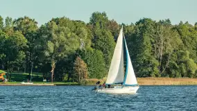 Żagle i ruch na jeziorze Kisajno, ostatnie dni lata, wrzesień 2025 r. - zdjęcie 38