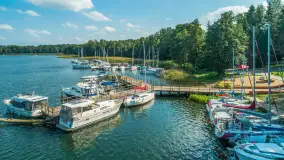 Jezioro Kisajno i port Łabędzi Ostrów na początku września 2025 r. z drona - zdjęcie 19