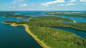 Jezioro Kisajno i port Łabędzi Ostrów na początku września 2025 r. z drona - zdjęcie 6