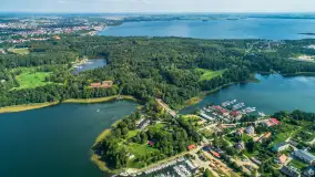 Jezioro Kisajno i port Łabędzi Ostrów na początku września 2025 r. z drona - zdjęcie 12