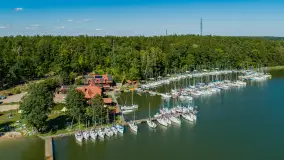 Pod Dębem nad jeziorem Nidzkim z lotu ptaka, sierpień 2025 r. - zdjęcie 11