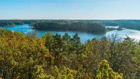 Barwy jesieni nad jeziorem Nidzkim i portem Pod Dębem, październik 2025 r. - zdjęcie 18