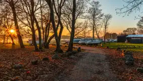 Zachód słońca, końcówka kolorów jesieni w Sztynorcie, listopad 2025 r. - zdjęcie 3